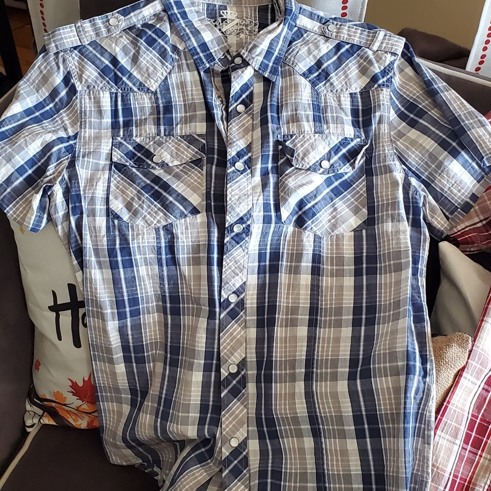 GUESS BUTTON DOWN